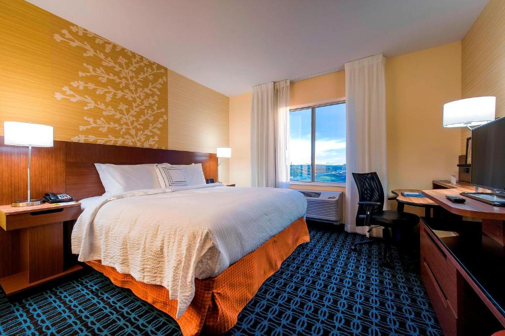 King Room with 1 King Bed interior